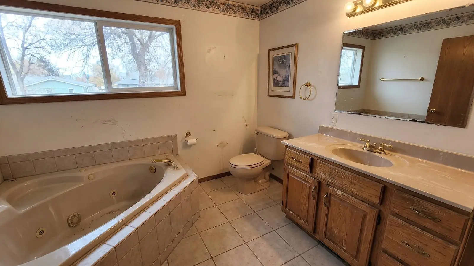 Bathroom before remodelling, with an older tub surround